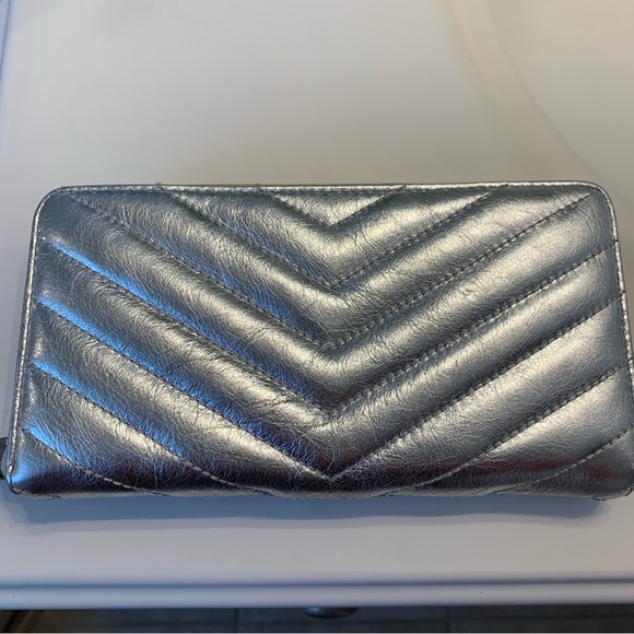 Rebecca Minkoff silver metallic zip crackled leather quilted puffer wallet - Picture 5 of 15